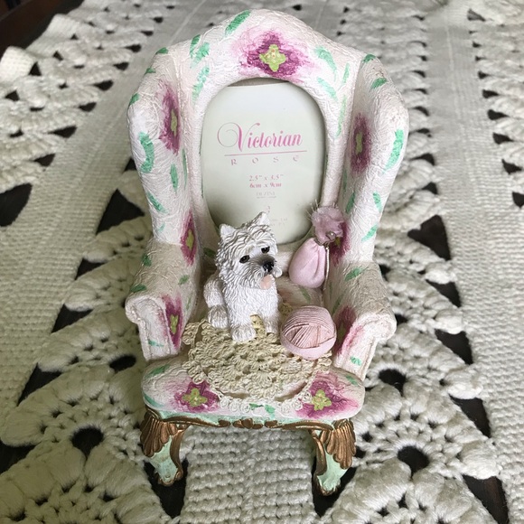 DEZINE Vintage Cottagecore Ceramic Comfy Chair Picture Frame - Picture 14 of 16